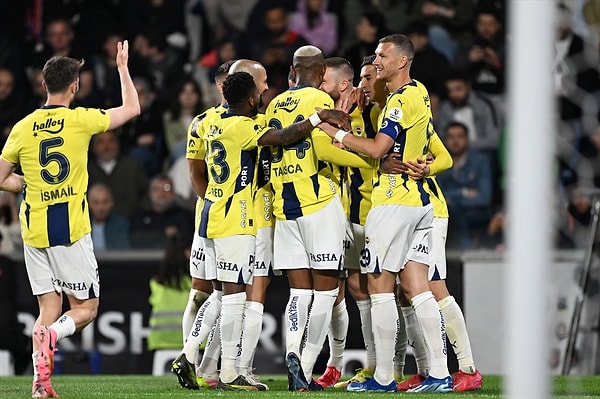 Rölantide futbolla galibiyet geldi.