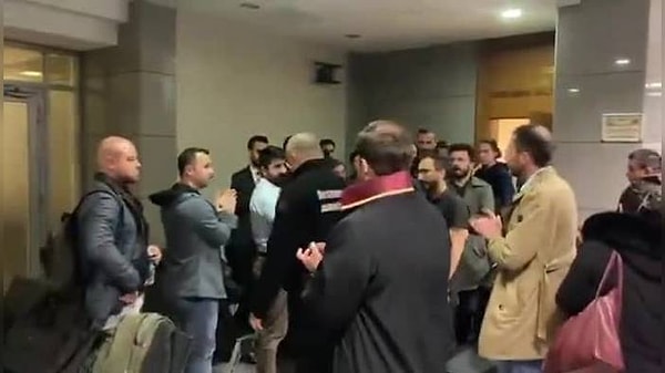 Ekrem İmamoğlu'nun tweetlerini sokakta dağıtıyordu. Görseli