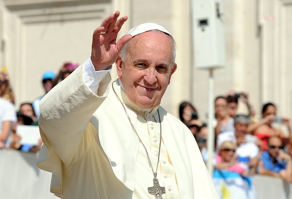 Papa Francesco’nun Türkiye’ye gitmesi ve Fener Rum Patriği Bartholomeos ile birlikte ortak bir ayin düzenlemesi bekleniyordu. Görseli