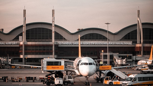İstanbul-Londra uçağında kavga çıktı. Görseli