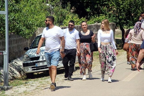 Burada tanışıp evlenenler, çocuk sahibi olanlar bile var! Görseli