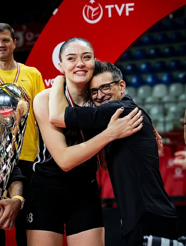 Kaptanlık yaptığı ilk yılda kupayı kaldırmıştı Görseli