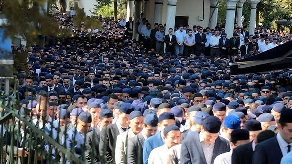 “Bu yürüyüşte hırsızlıkla, yolsuzlukla sermaye toplayıp ülkenin kaderine el koymaya çalışanlara ve onların yardakçılarına yer yok” diyen Uğur, yazısında devamında şunları söyledi: Görseli