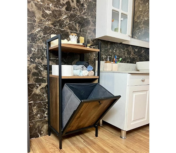 Şık tasarımı ile hem modern hem de rustik banyo dekorasyonlarına uyum sağlayan banyo düzenleyicili bir kirli sepeti.
