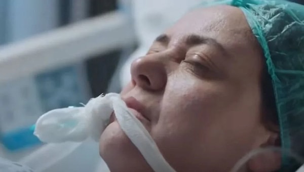 Kızılcık Şerbeti'ne ölümüyle damga vuran Pembe'nin gözü açık gitti. Görseli