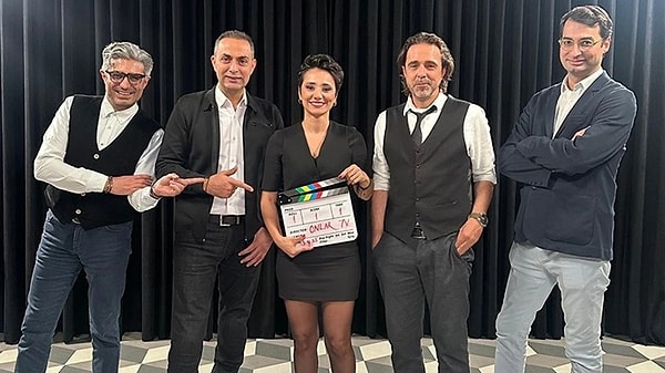Halk TV ekranlarında ‘Kayda Geçsin’ programıyla gündemi yorumlayan gazeteciler Murat Ağırel, Barış Pehlivan, Timur Soykan, Barış Terkoğlu ve Şule Aydın kanalla yollarını ayırmalarının ardından YouTube’da program yapmaya başladı. Görseli