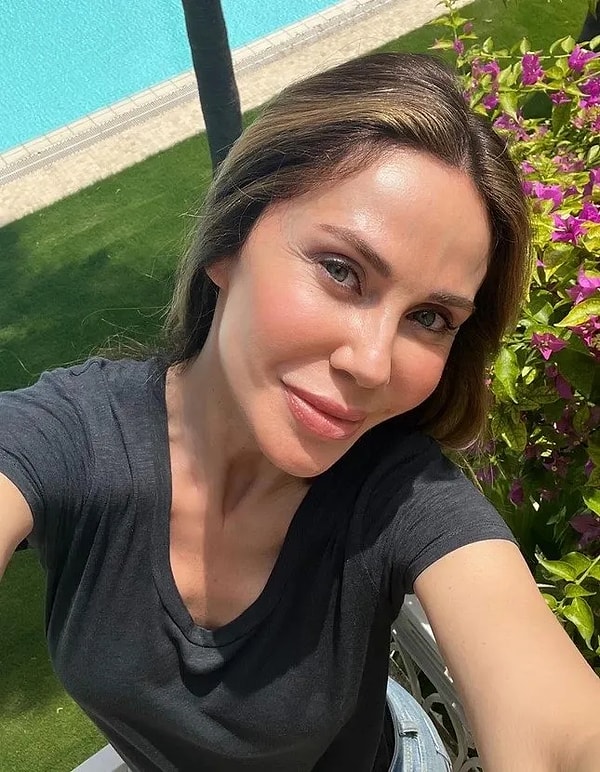 Bu kez top Demet Şener’de.