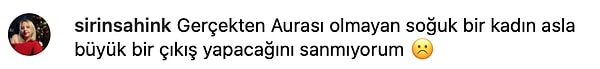 Özge Özacar'ın kırmızı halıda boy göstermesi ve tarzı yine kullanıcıların tepkilerinden kaçamadı: