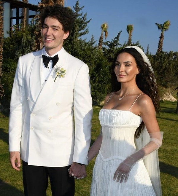 2020'nin yaz aylarına başlayan aşklarını 2022'de evlilikle taçlandırmıştı Cedi Osman ve Ebru Şahin çifti. Görseli