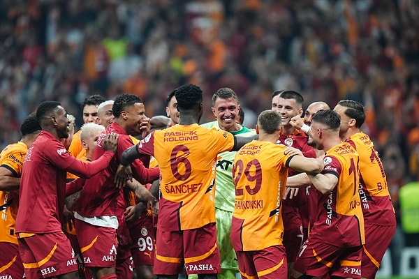 Galatasaray'da şampiyonluk sevinci yaşanıyor Görseli