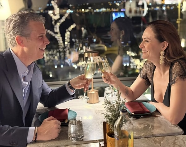 Ceyda Düvenci ise bu tür iniş çıkışlardan uzak, istikrarlı bir birliktelikle Güçlü Mete ile ilişkisini sürdürüyor.