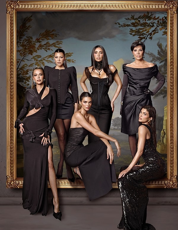 Kardashian-Jenner ailesi, reality şovları, güzellik markaları ve her an değişen görünümleriyle yıllardır magazin dünyasının zirvesinde. Görseli