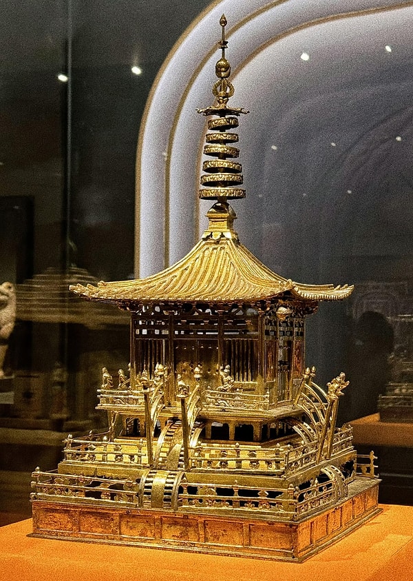 14. Tang Hanedanı'na Ait Altın Yaldızlı Bronz Pagoda