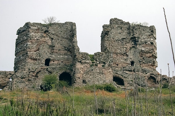 2. Yoros Castle