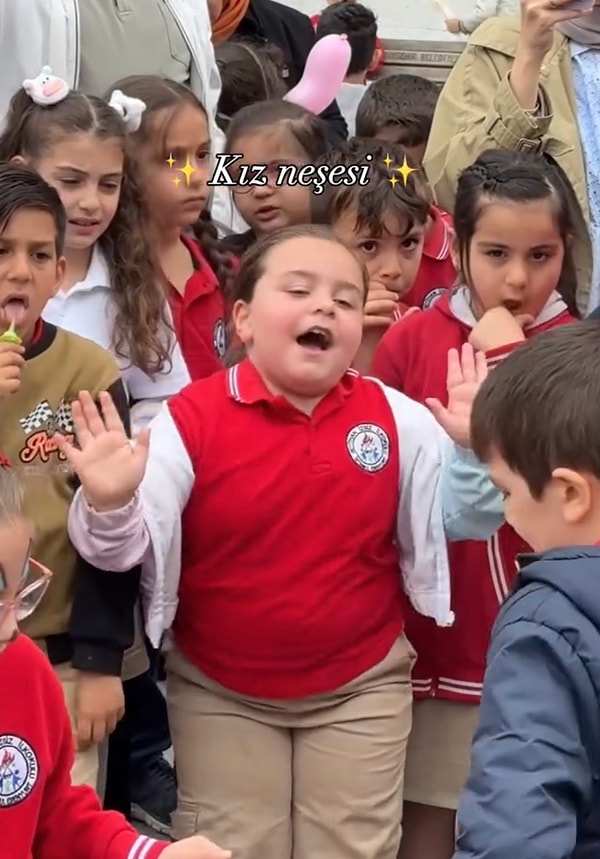 Kimi çocuklar hayat enerjisiyle hepimizi imrendiriyor. Görseli