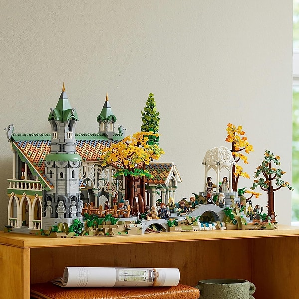 LEGO Icons Yüzüklerin Efendisi - Yetişkinler İçin Koleksiyonluk Sergileme Seti