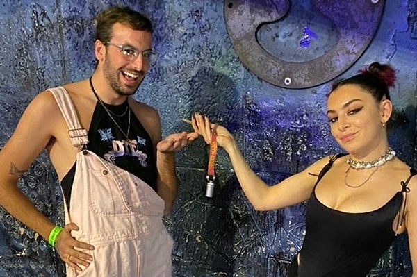 Charli'nin hayranları hangi fandom ismini kullanıyor?