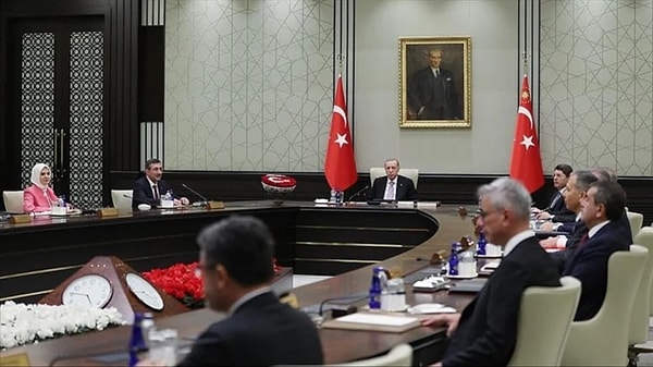 Bazı Bakanların yeri garanti!