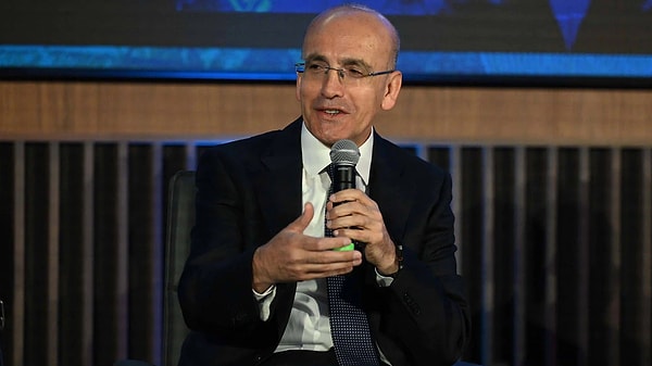 Mehmet Şimşek'in ekonomi politikaları muhalefetten ağır eleştiriler alıyor. Görseli