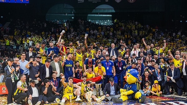 Dün gece Türkiye'de şampiyonluk gecesiydi. Görseli