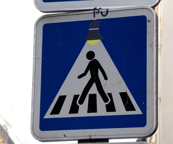 13. "Gittiğim yol yol değil" diye düşünenlere özel tabela.