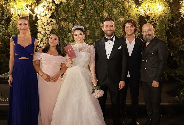 Oyunculuğu kadar özel hayatıyla da merak konusu olan Ferit Kaya, geçtiğimiz haftalarda Yasemin Ceren ile nikah masasına oturdu. Görseli