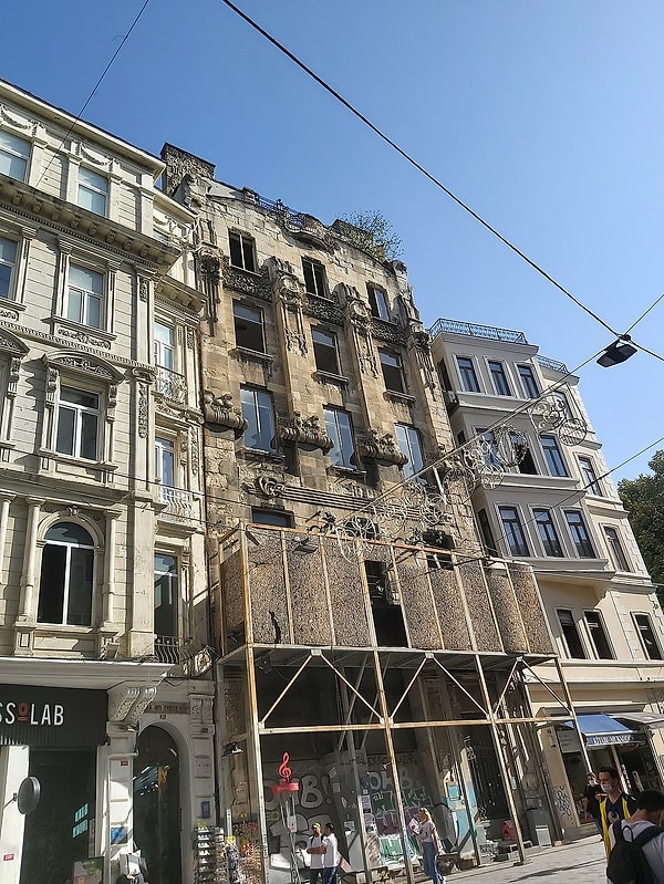 1. Botter Apartment