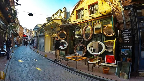🛍️ Shopping and Taste Stops: The Vibrant Face of Balat