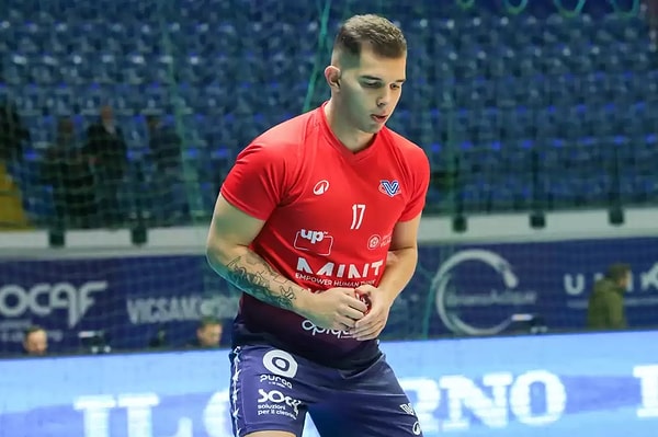 Orro'nun sevgilisi Matteo Picchio, aşkı için voleybol kariyerine nokta koydu Görseli
