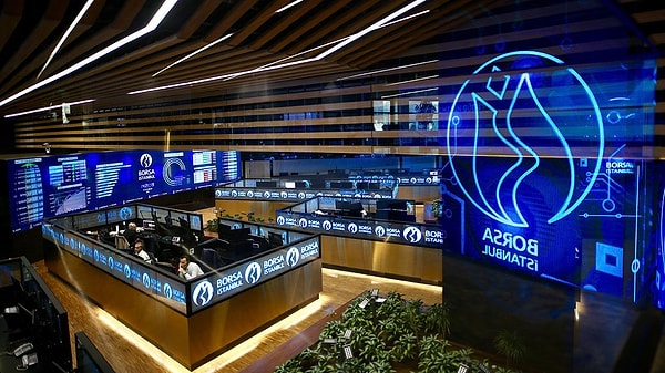Günün ilk yarısında düşüş eğiliminde hareket eden BIST 100 endeksi, saat 13.00 itibarıyla önceki kapanışa göre 75,28 puan ve yüzde 0,81 azalışla 9.269,87 puana geriledi. Görseli