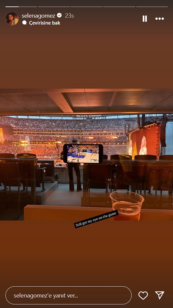 Beyonce'un konserine gidip onu VIP bölümünden dinleme şansına sahip olan Selena Gomez, konser anında "gözüm hala maçta" paylaşımı yaptı.