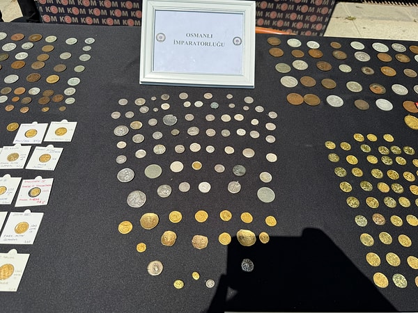 Operasyonda gözaltına alınanlardan biri Anzak kökenli çıktı. Kişinin Gelibolu’da Anzaklara ait savaş kalıntılarını kaçırmaya çalıştığı öğrenildi.