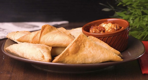 Airfryer'da Mercimekli Börek ve Domatesli Sos Nasıl Yapılır?