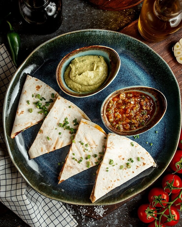 5. Brokoli-Çeddarlı Quesadilla