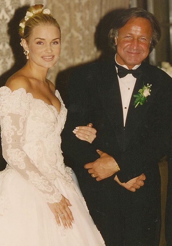 Yolanda Hadid ve Mohamed Hadid, 1994 yılında evlenmiş ve 2000 yılında boşanma kararı almıştı. Görseli