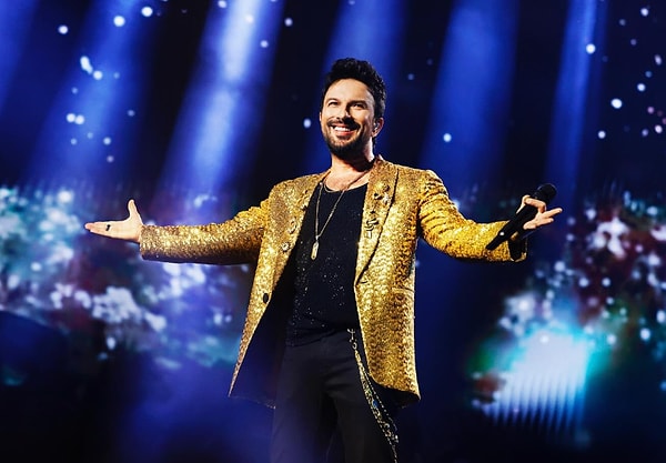 Megastar'ımız Tarkan, şimdilerde turne kapsımda birçok şehri geziyor. Görseli