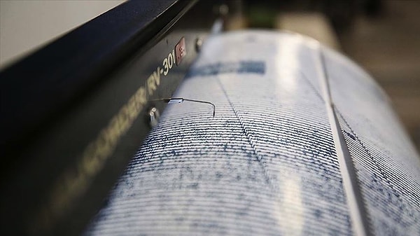 AFAD, Bingöl’de öğle saatlerinde yaşanan depremle ilgili açıklama yaptı.