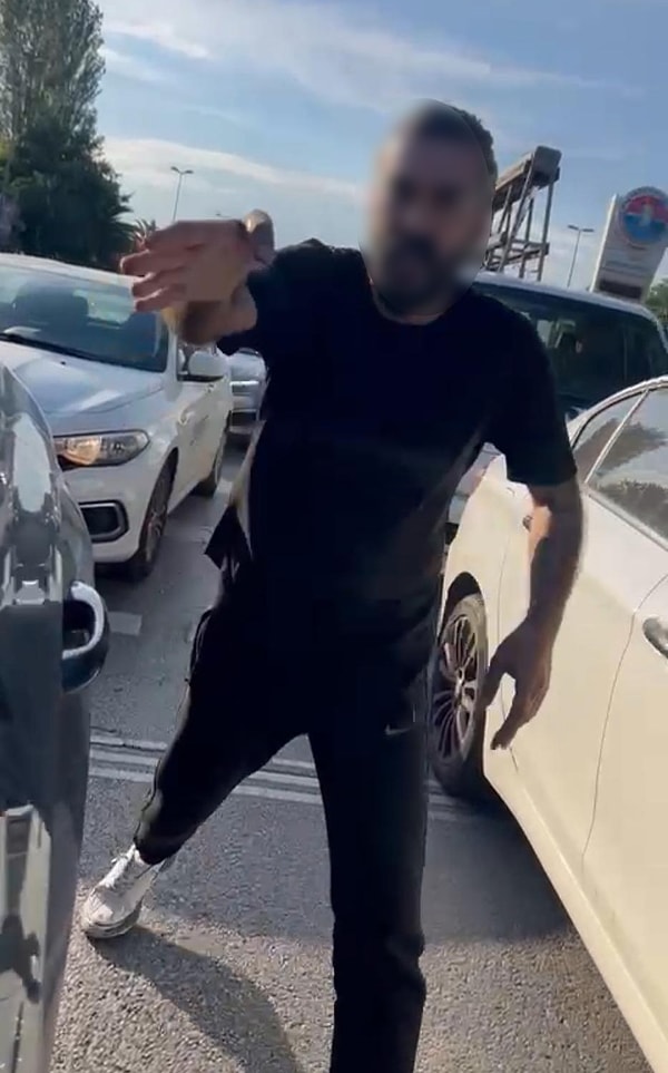 Olay Maltepe sahil yolunda akşam saatlerinde yaşandı.
