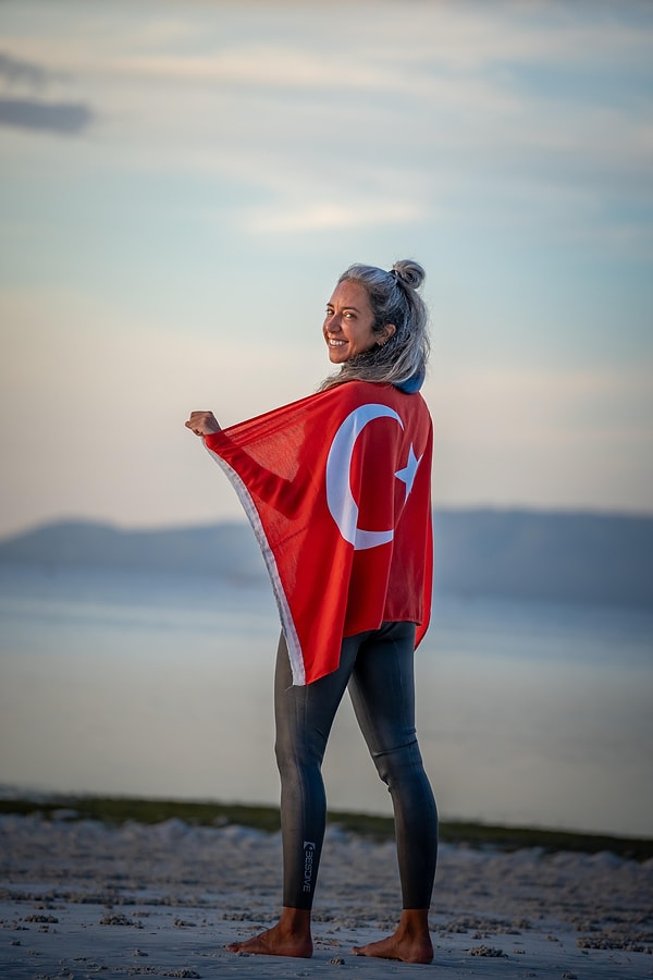 Serbest dalışın en zorlu alanında başarı kazandı. Görseli