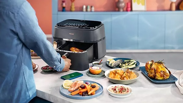 7. Philips Çift Hazneli Airfryer ile yağ oranı az iki çeşit yemek yapın.