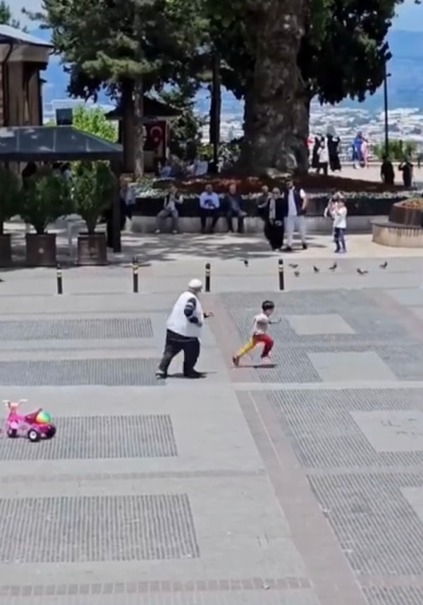 Dede ve torun, büyükanne ve torun ilişkisi bir başka oluyor.