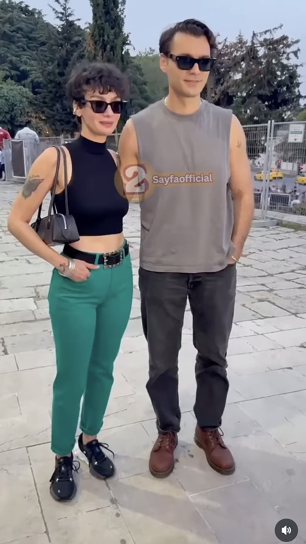 Birce Akalay ve Hakan Kurtaş da uyumlu tarzlarıyla konser alanına havalı bir giriş yaptı.
