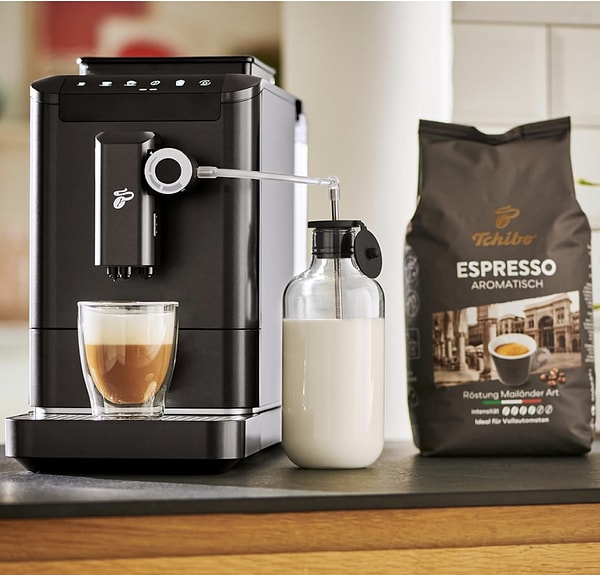 1. Amazon’da bugün indirimde olan Tchibo Esperto 2 Milk, Granit Siyah ile kahve keyfinizi zirveye taşıyın! Görseli