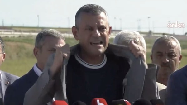 ''Ölümden başka hiçbir şey bu yaptıklarının yanlarına kalmaması için enerjimi, inancımı asla eksiltemez. Bunu bilin. Bunu bilsinler. Çocukla ve eşle uğraşmanın, anneyle uğraşmanın ne demek olduğunu onlara göstereceğim. Ama eşlerine, çocuklarına, ailelerine ilişmeden. Bu yaptıklarının hesaplarını verecekler'' diyen Özel sözlerine şöyle devam etti: