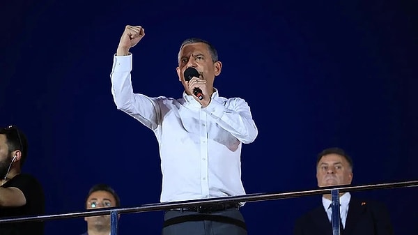 Cumhuriyet Halk Partisi (CHP) Genel Başkanı Özgür Özel hakkında, İstanbul Cumhuriyet Başsavcısı Akın Gürlek için sarf ettiği sözlerden dolayı re’sen soruşturma başlatıldı. Görseli