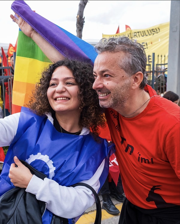 Bu yıl LGBT Onur Yürüyüşüne de katılan Değirmenci "Kimliğimize sahip çıkıyoruz. Ne kadar yalansız yaşarsak o kadar iyi" açıklamalarında bulunmuştu.