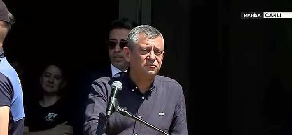 Hayatını kaybeden Manisa Büyükşehir Belediye Başkanı Ferdi Zeyrek son yolculuğuna uğurlanıyor. Görseli