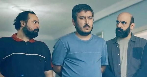 Meğer dizide kurgu yönetmeni ve Feyyaz Yiğit’in eşi Sedef İnanç da oynamış. Görseli