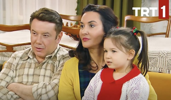 Bu karakterlerden biri de aşklarıyla mahallede destan yazan Ahmet ve Gülden çiftinin kızları 'Aslı' olmuştu. Görseli