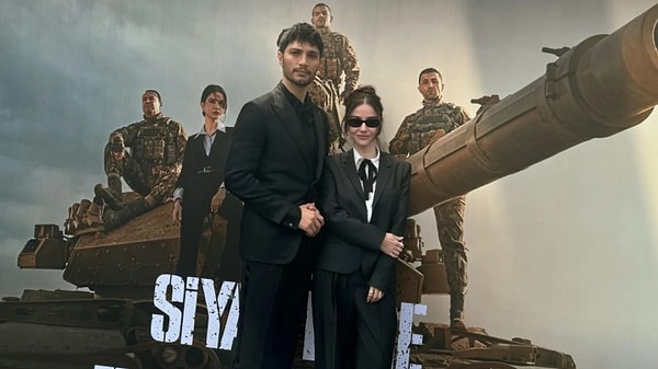 İlhan Şen, Siyah Bere dizisindeki partneri Özge Gürel'le birlikte 3'te 3 Bayram Özel programına konuk oldu. Görseli